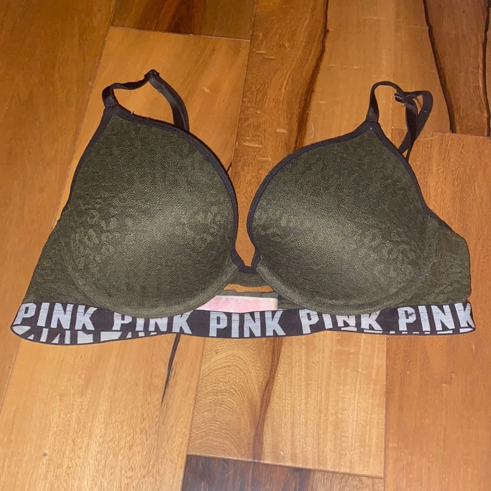 LIKE NEW- WEAR EVERYWHERE PUSH UP BRA - VICTORIAS SECRET PINK SIZE 34C